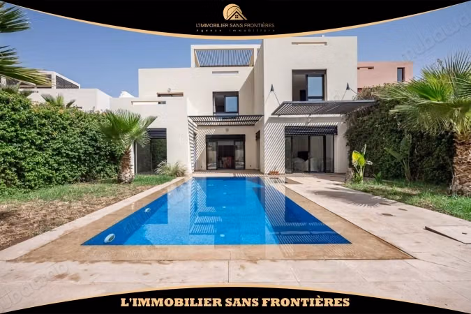 Villa à vendre dans un complexe golfique sécurisé à Marrakech – Terrain de 500 m², 3 suites, piscine privée et vue golf