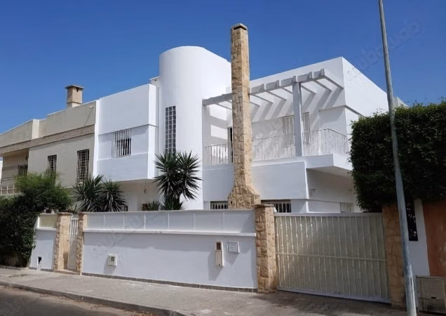 Bella villa R1 a Sidi Bouzid di 207 m² abitabili