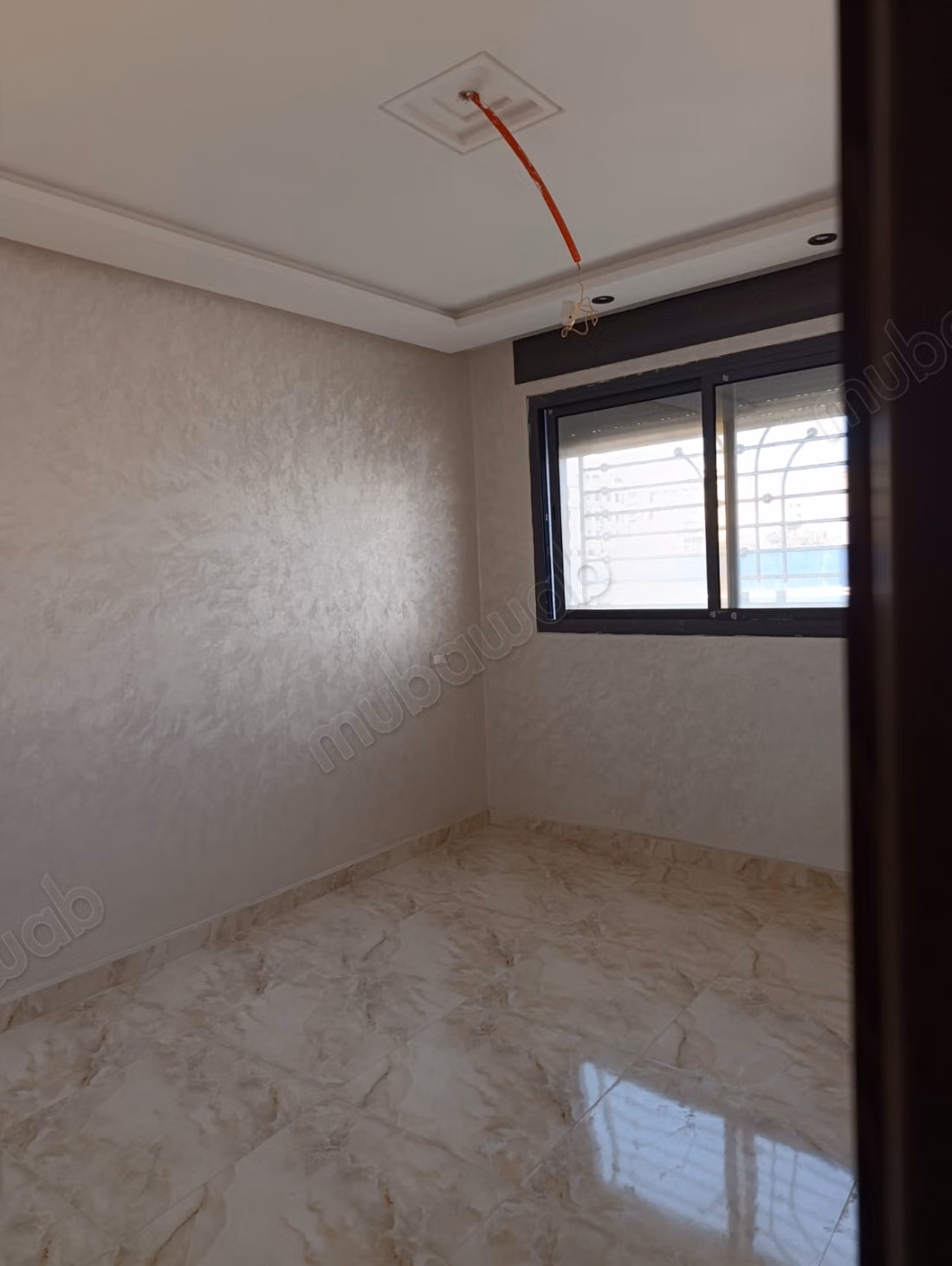 Appartement à louer à Merjan. 2 pièces. Avec ascenseur et balcon