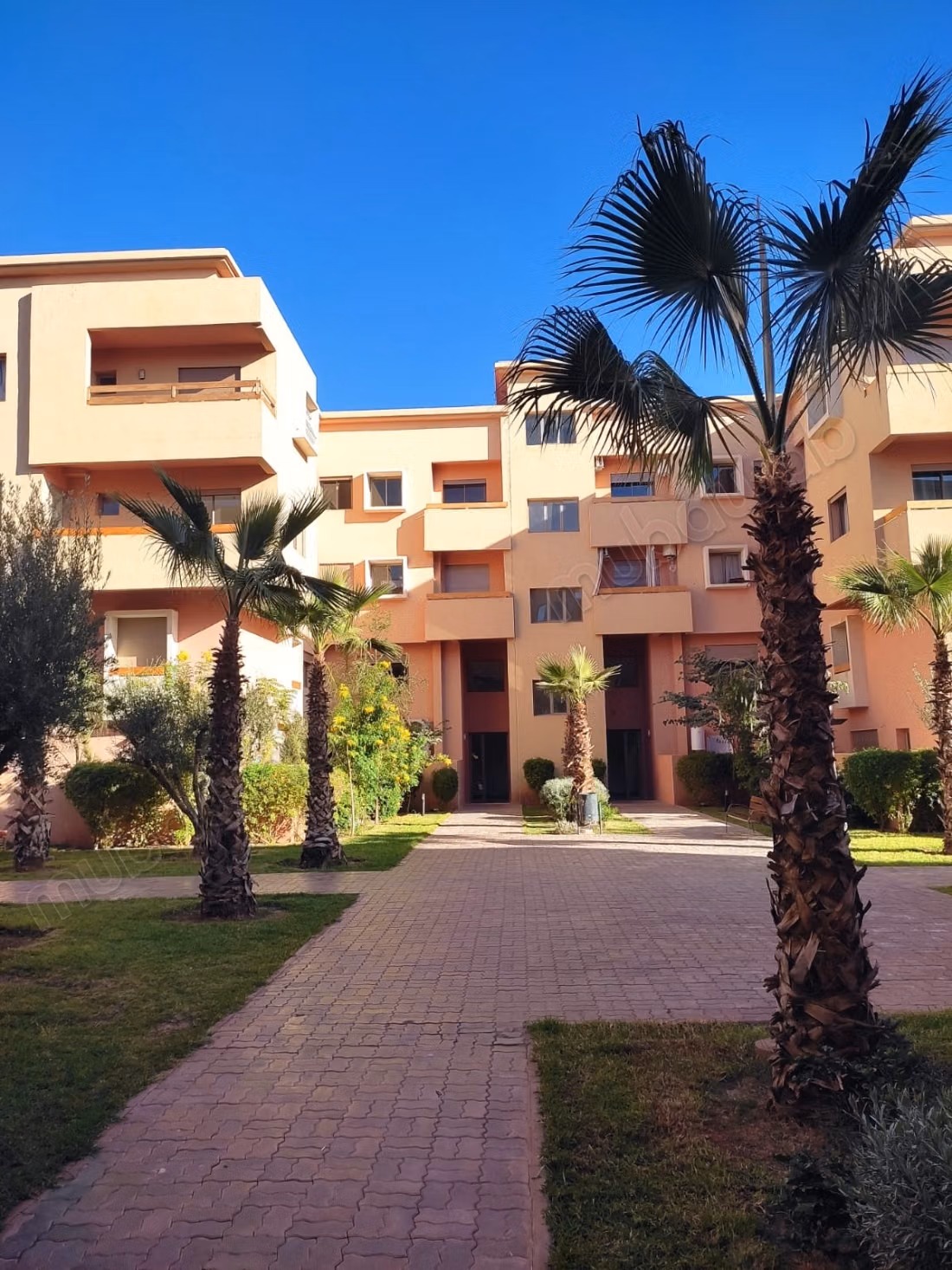 Très bel appartement en location à Hay Targa.
Surface de 87 m².
Meublé