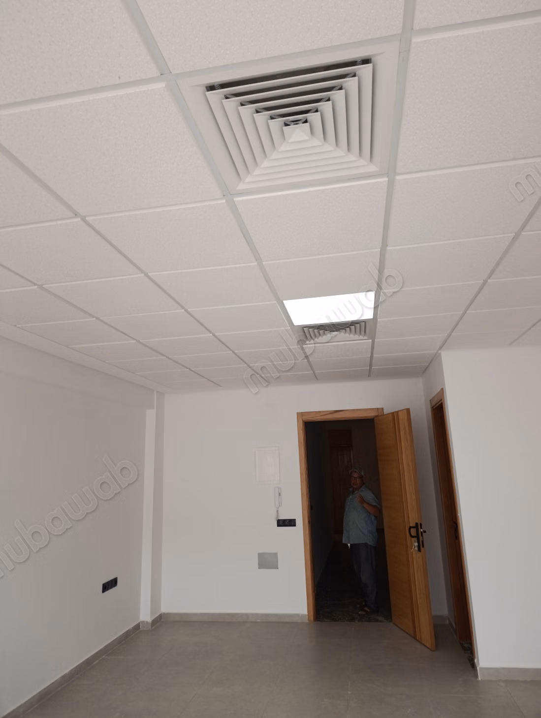 Ufficio medico in affitto a Aïn Sebaâ. 50 m² sulla facciata dell'edificio, 2° piano con parcheggio