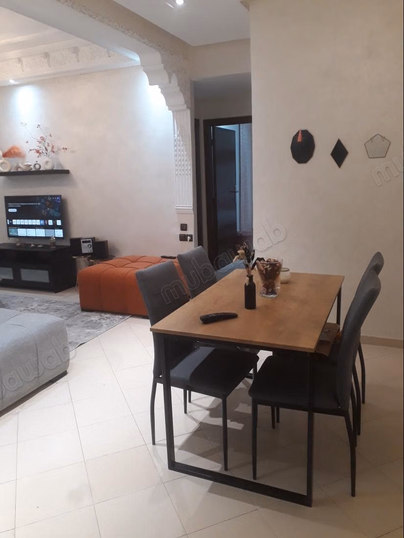 Bel appartement en location à Hay Chrifa. 2 chambres agréables. Bien meublé