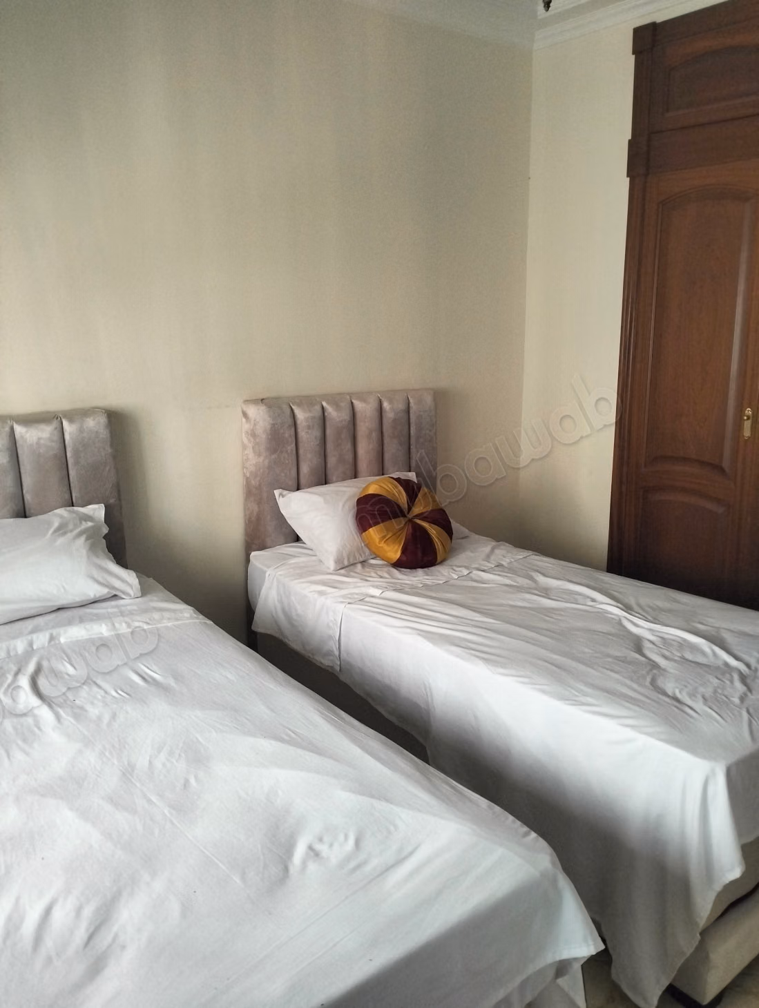 Appartement à vendre en Centre. 
3 chambres. 
Salon Marocain et antenne parabolique