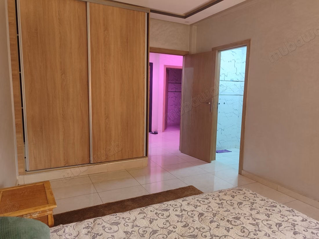 Superbe appartement à louer à Béni Mellal. 
Superficie 90 m². 
Bien meublé