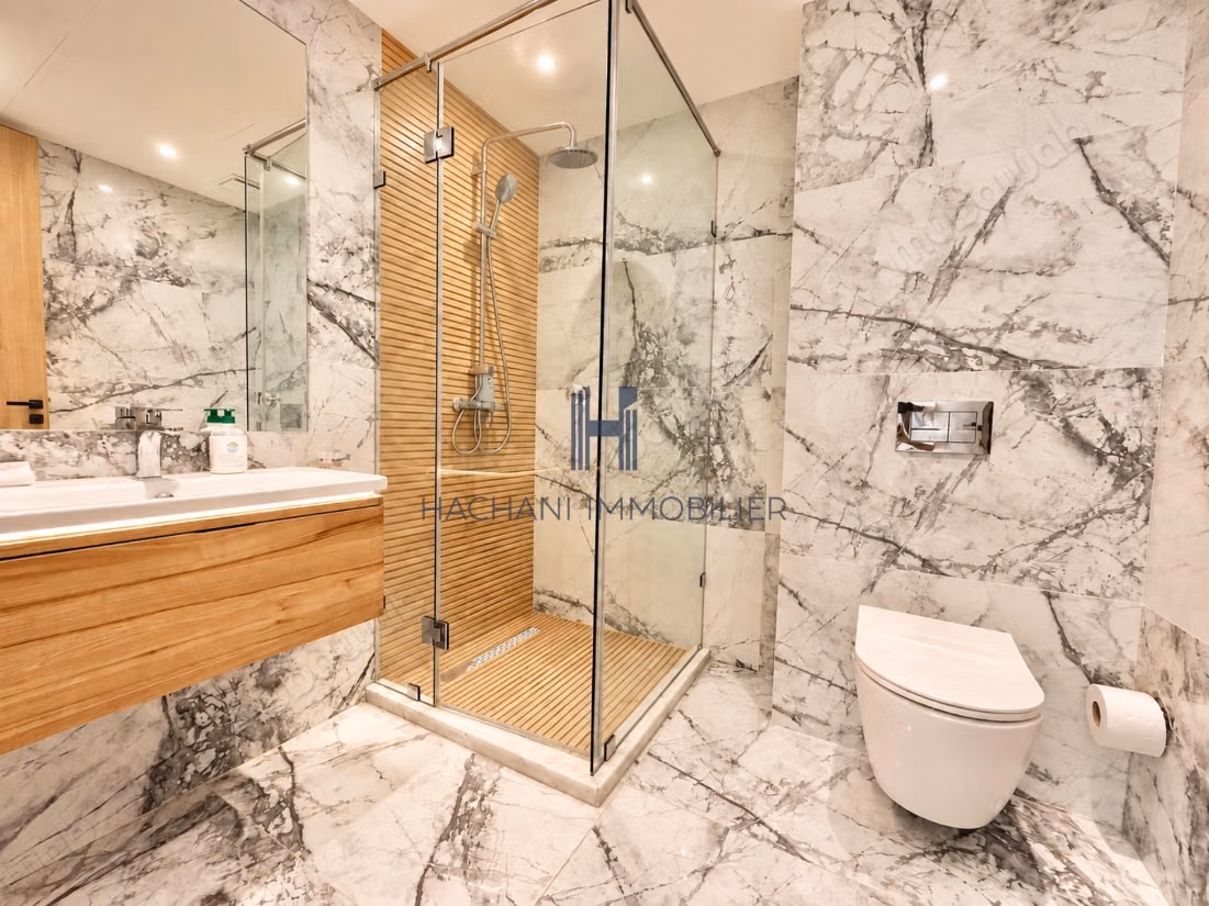 Bel appartement en location à Bourgogne Ouest. 1 belle chambre. Bien meublé