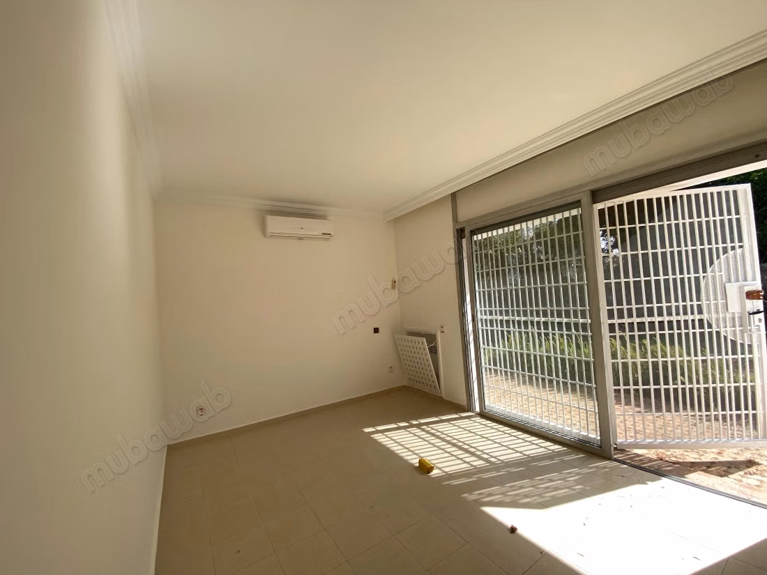 Magnifica villa in affitto a Riyad. 6 belle camere. Terrazza e giardino