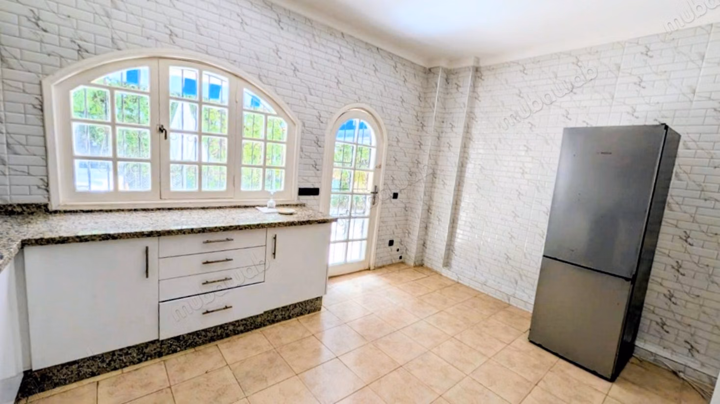Bella villa di 360M2 in affitto nel quartiere Val D'Anfa, 3 camere