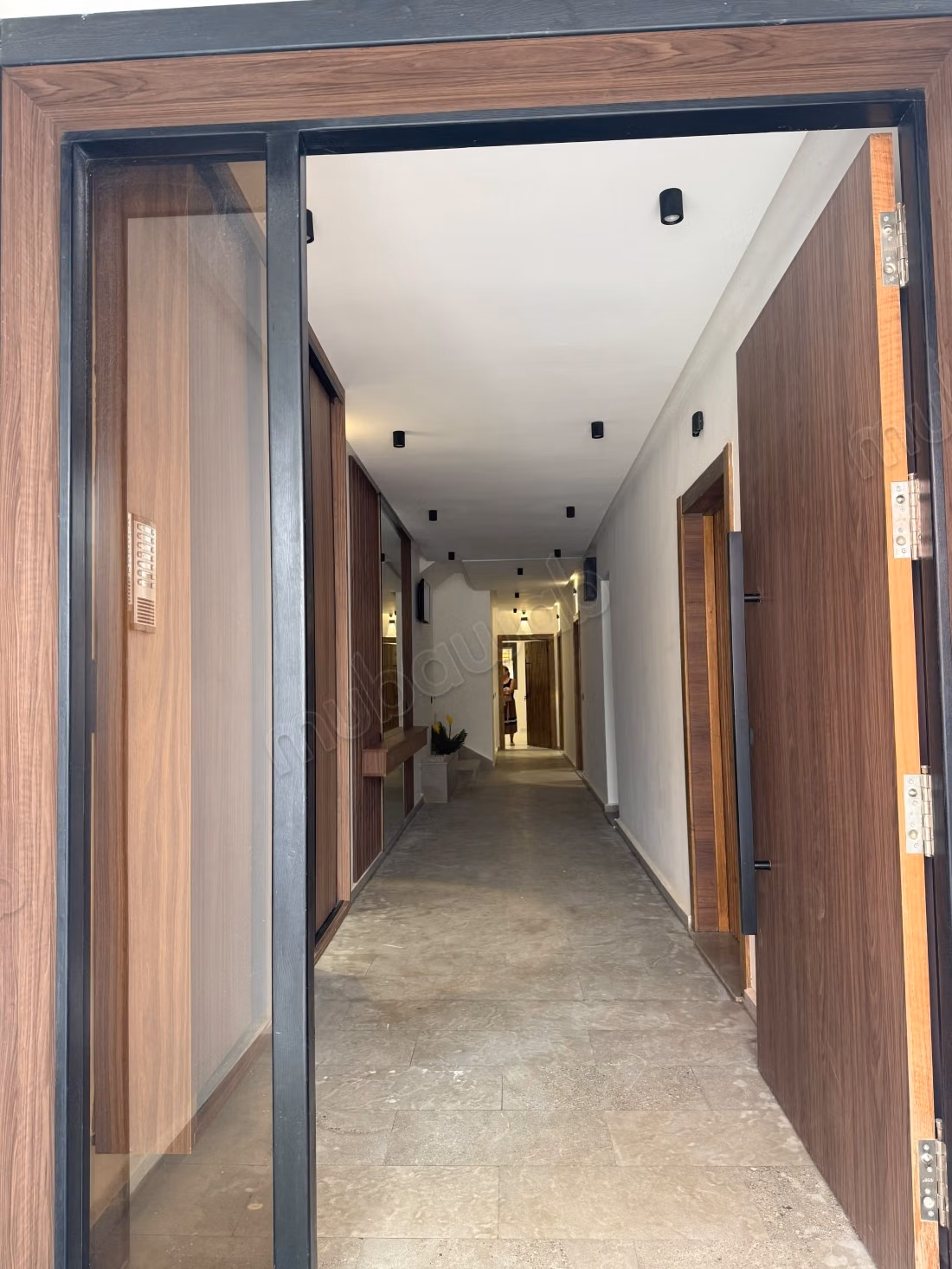 Appartement magnifique à vendre à Martil. Superficie totale de 66 m². Immeuble avec portier, et climatisation