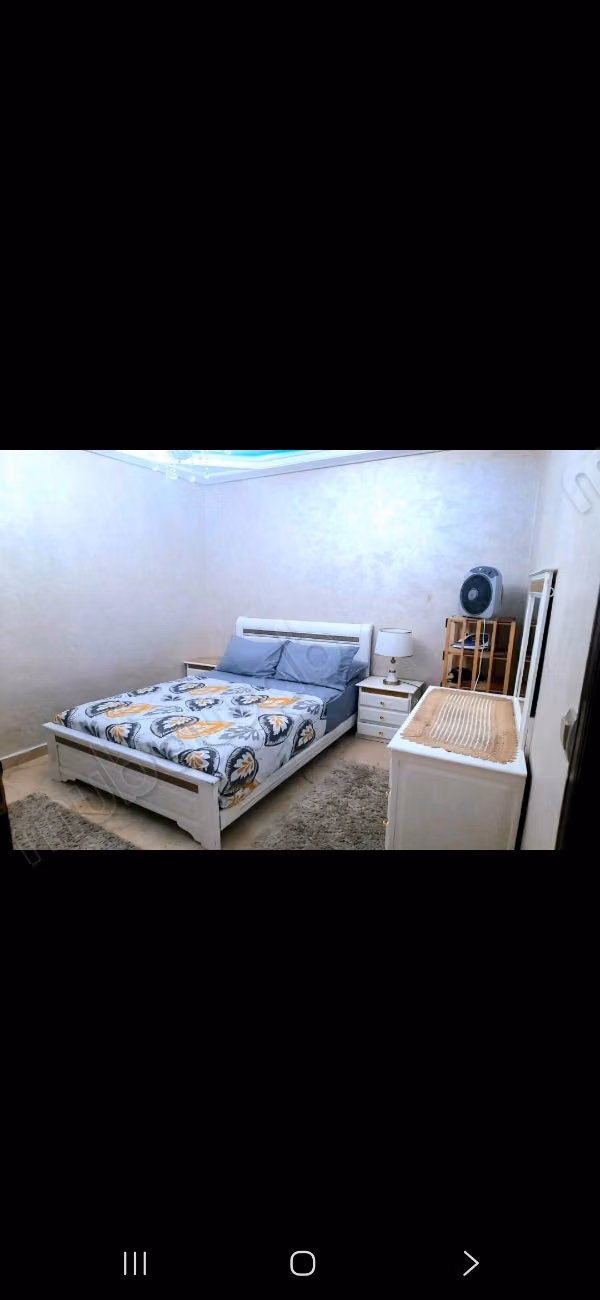 Bel appartement à louer à Tanger la Balia. 1 chambre, 2 salons, salle de bain, cuisine. Meublé