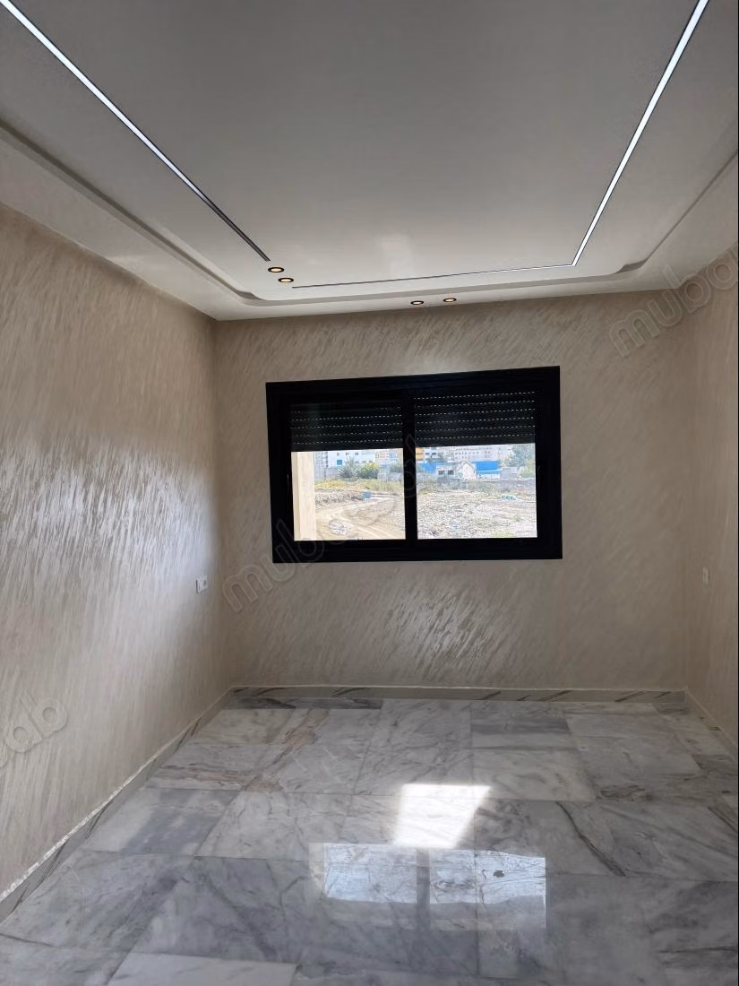 Bell'appartamento in vendita a Mujahideen. 3 camere fantastiche. Con ascensore e balcone