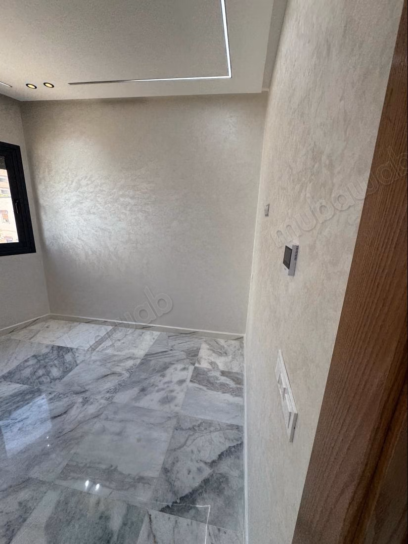 Bell'appartamento in vendita a Mujahideen. 3 camere fantastiche. Con ascensore e balcone