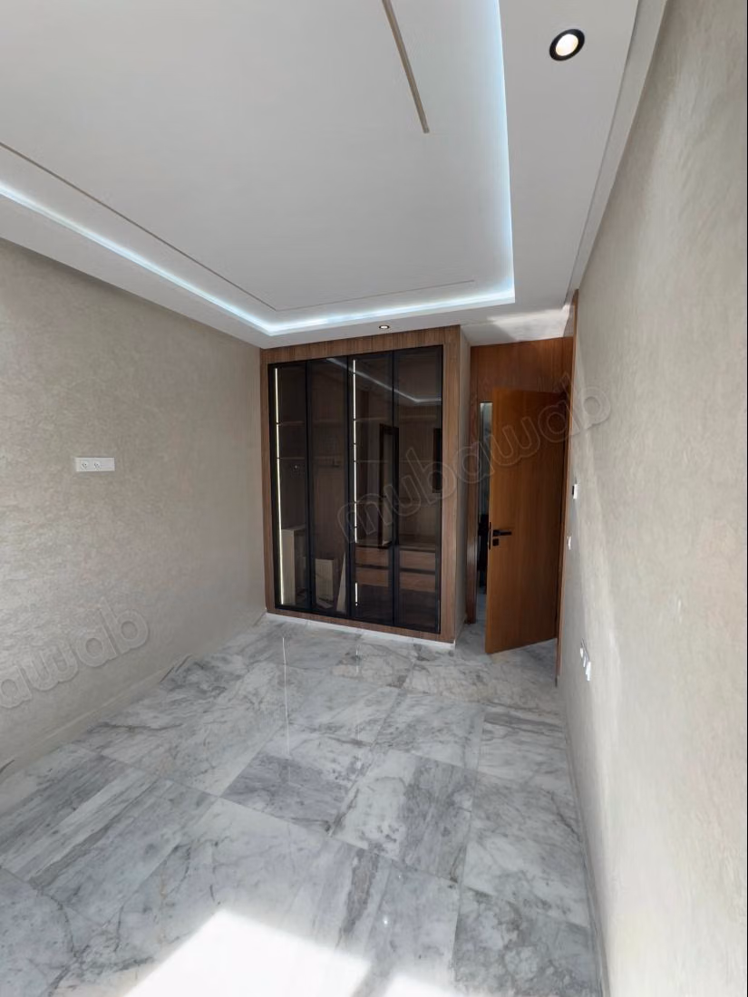 Bell'appartamento in vendita a Mujahideen. 3 camere fantastiche. Con ascensore e balcone