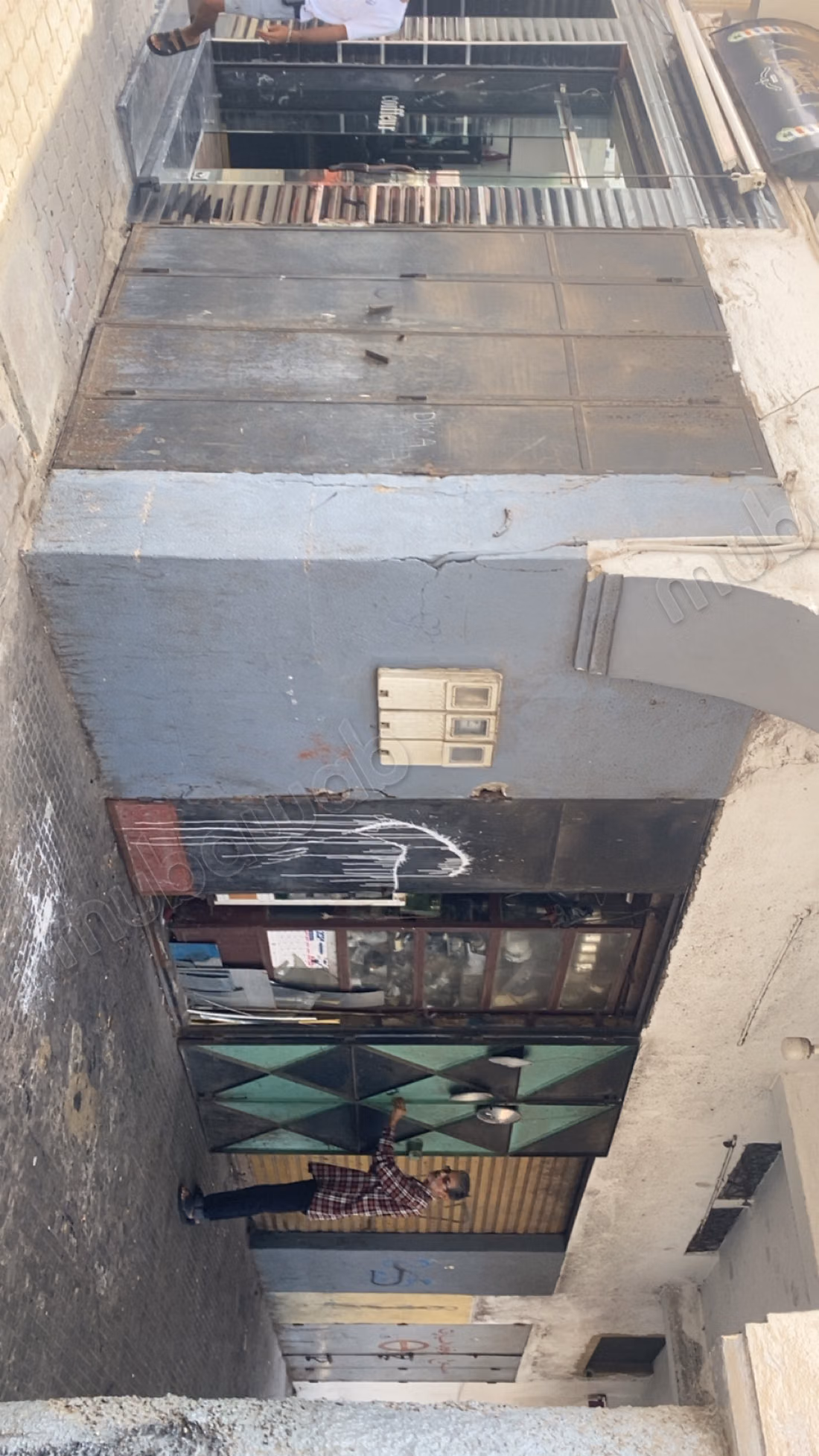 Local commercial à vendre à Derb Milan Hay Omar Bnou Alkhattab.
Superficie 5 m².
Double vitrage