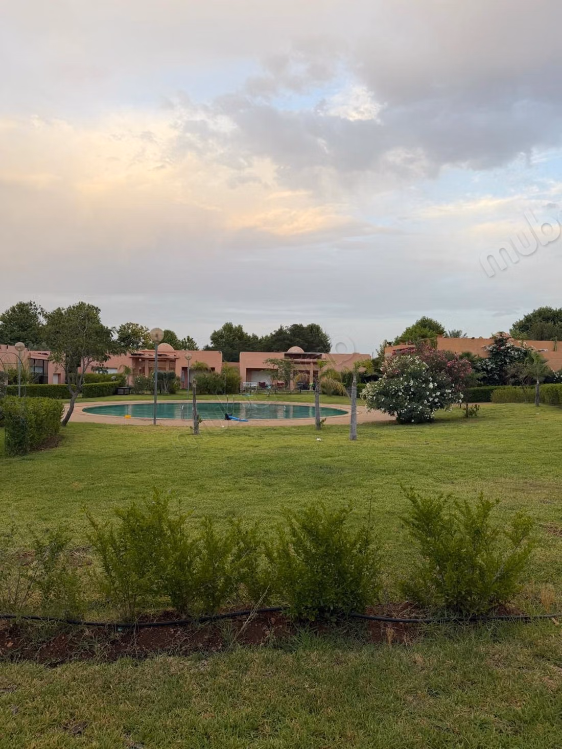 Somptueuse villa à vendre à Ain Cheggag. Superficie 230 m². Belle terrasse et jardin