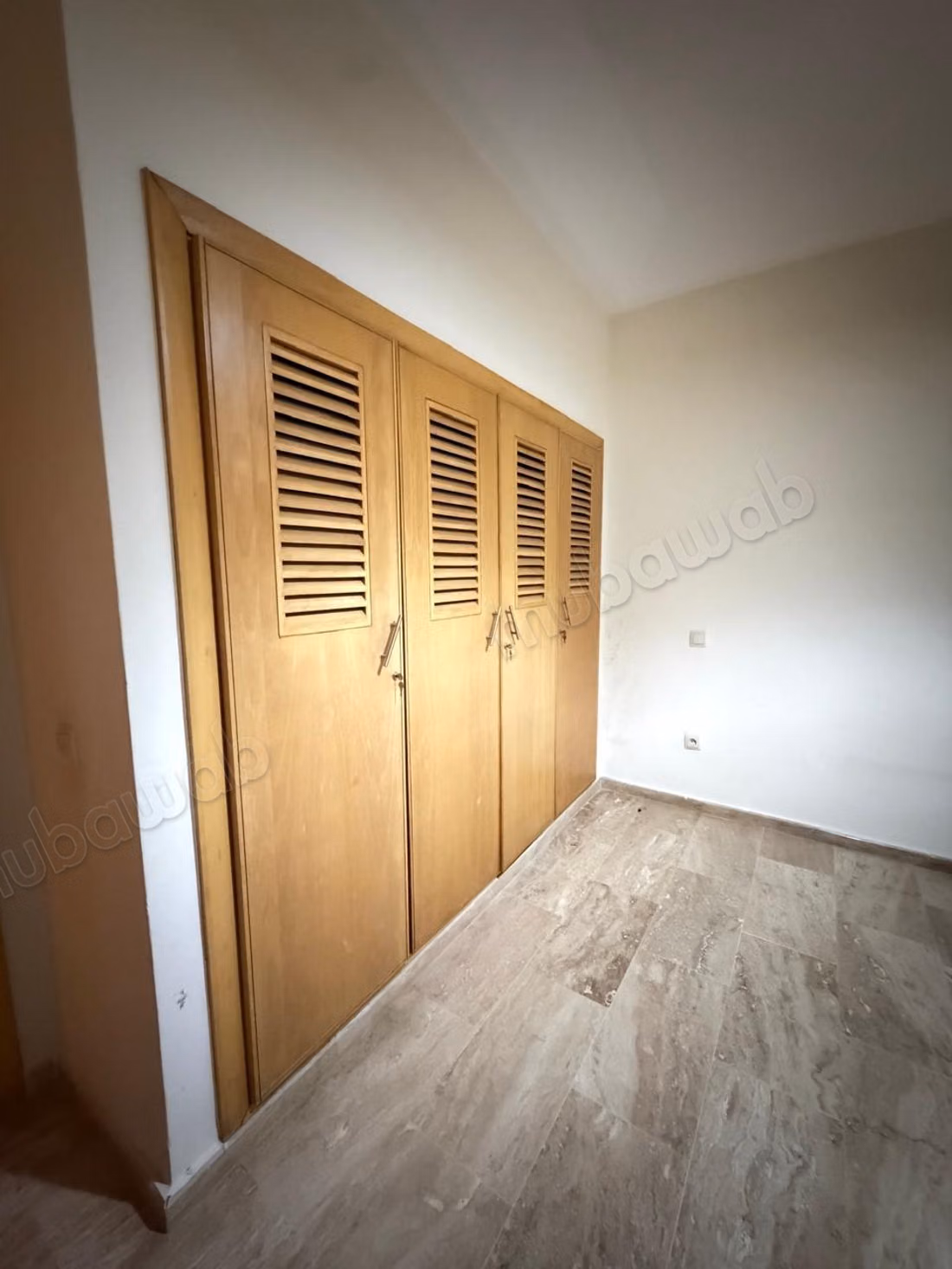 Somptueuse villa à vendre à Ain Cheggag. Superficie 230 m². Belle terrasse et jardin