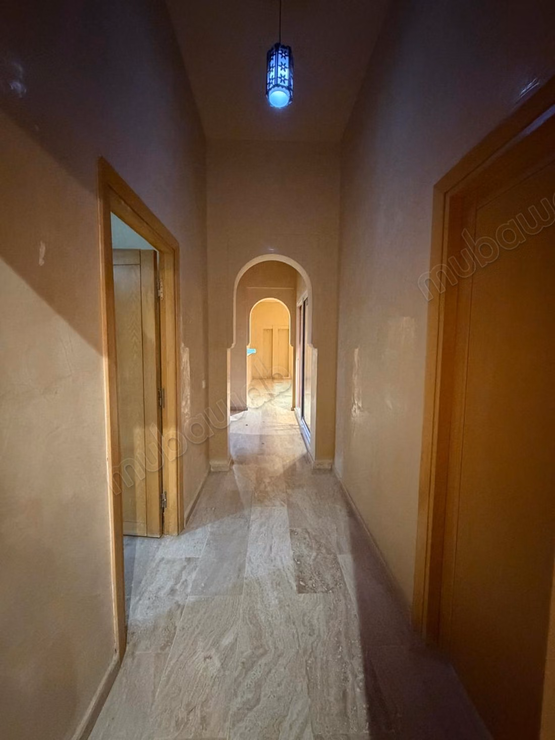 Somptueuse villa à vendre à Ain Cheggag. Superficie 230 m². Belle terrasse et jardin