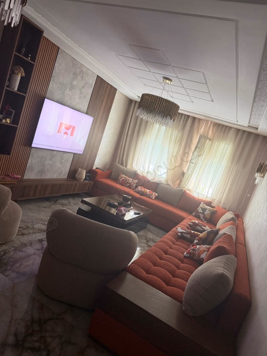 Superbe appartement à vendre à Du Golf. 
5 pièces confortables. 
Meublé