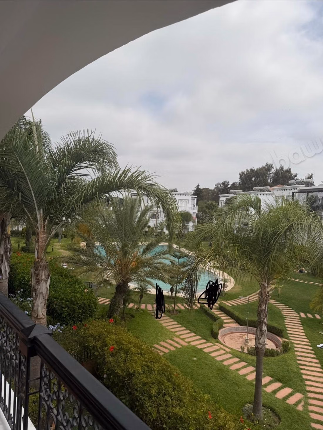 Superbe appartement à vendre à Du Golf. 
5 pièces confortables. 
Meublé