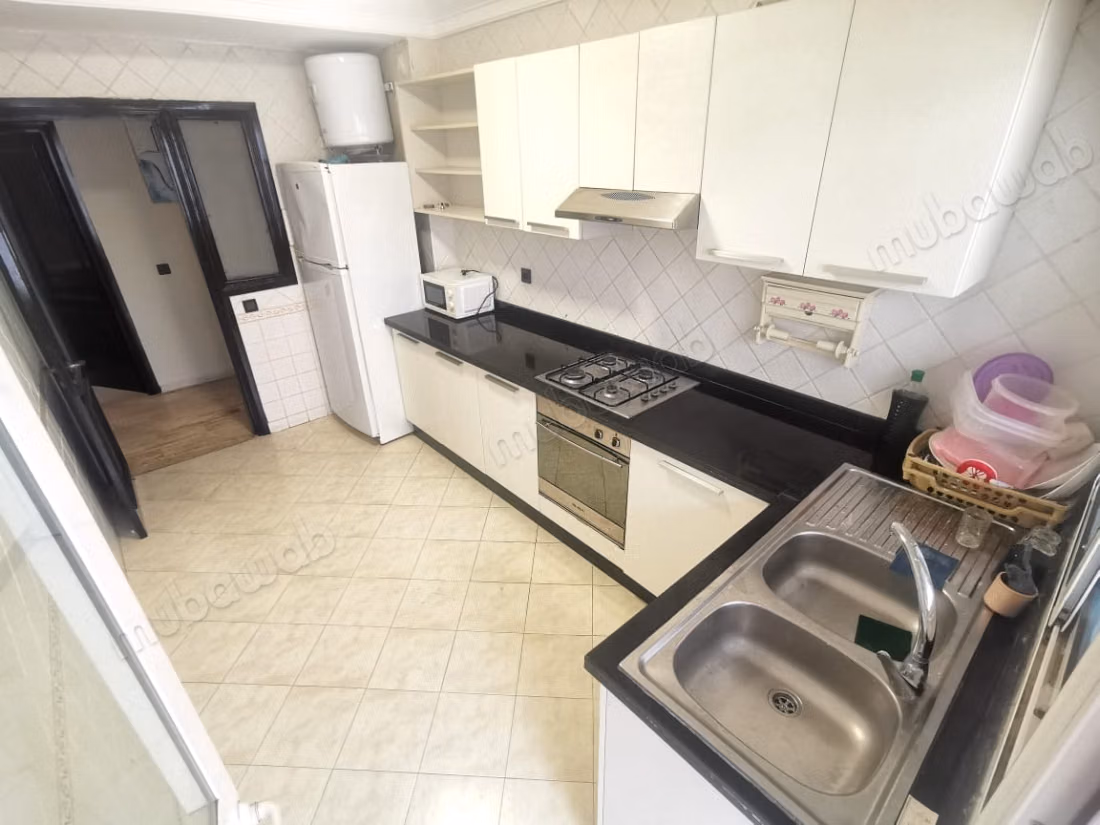 Appartement à louer à Bourgogne Est. 
3 chambres agréables. 
Bien meublé