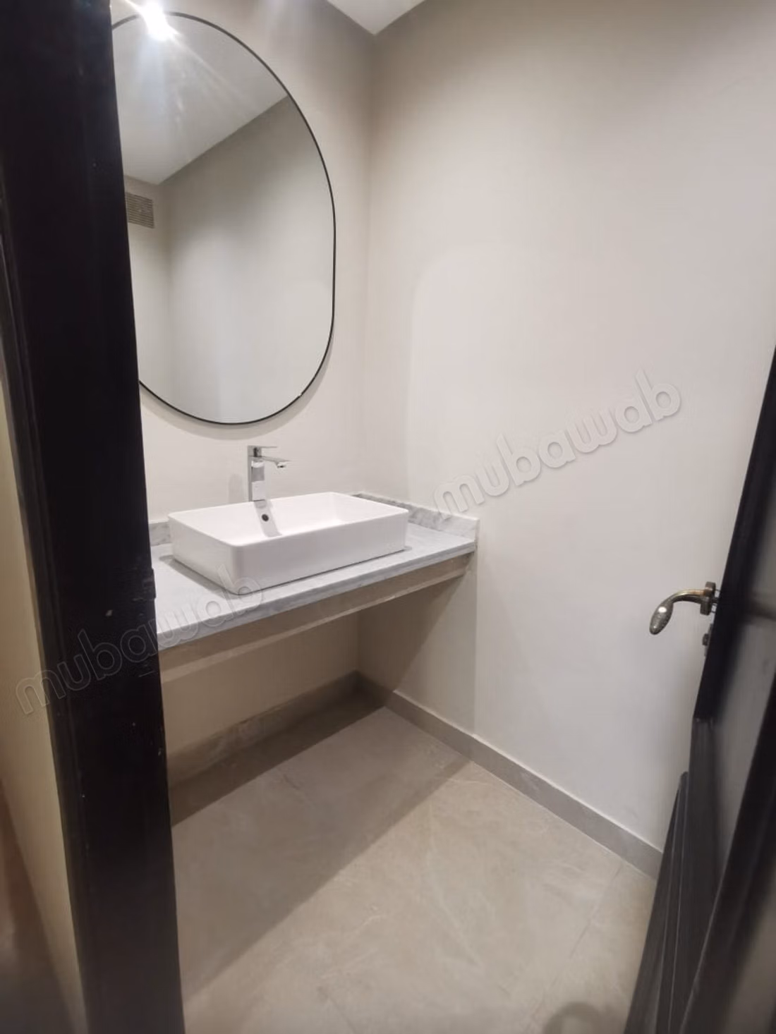 Appartement à louer à Bourgogne Est. 
3 chambres agréables. 
Bien meublé