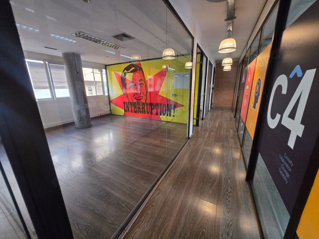 Bureaux en location à Gauthier. 
Surface totale 380 m². 
Avec ascenseur et terrasse