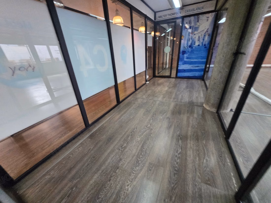 Bureaux en location à Gauthier. 
Surface totale 380 m². 
Avec ascenseur et terrasse