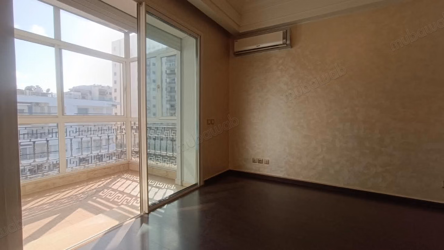 Vente d'un bel appartement à Plateau Al Batha. 3 belles chambres. Ascenseur et terrasse