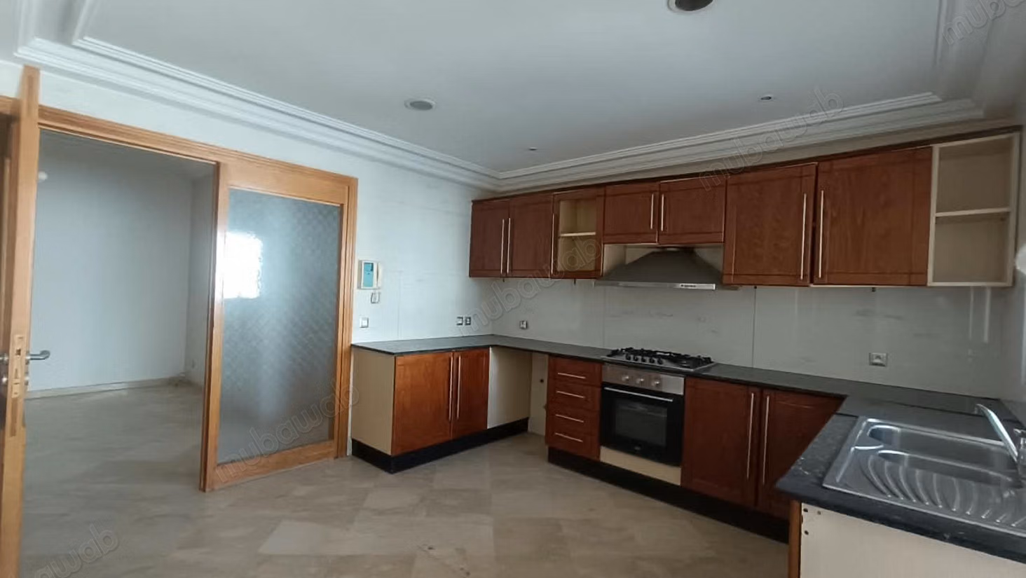 Vente d'un bel appartement à Plateau Al Batha. 3 belles chambres. Ascenseur et terrasse