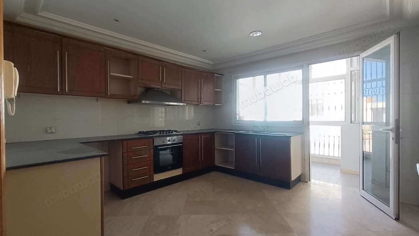Vente d'un bel appartement à Plateau Al Batha. 3 belles chambres. Ascenseur et terrasse
