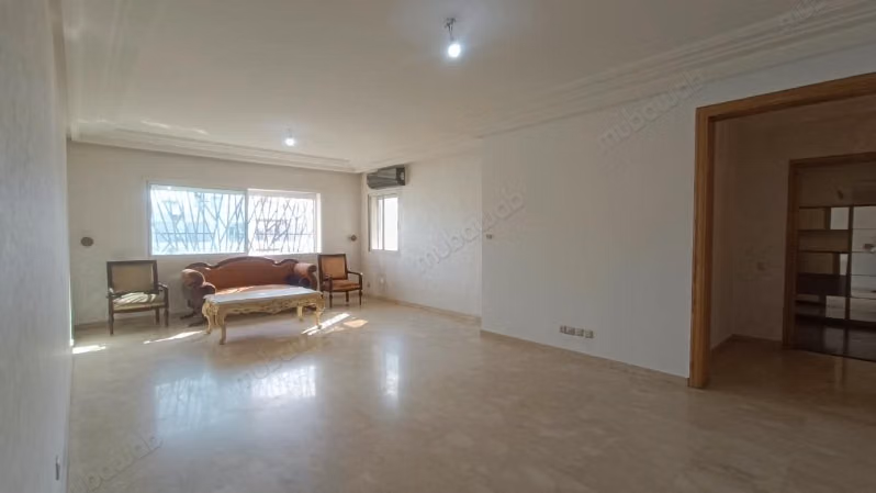 Verkoop van een prachtig appartement in Plateau Al Batha. 3 mooie slaapkamers. Lift en terras