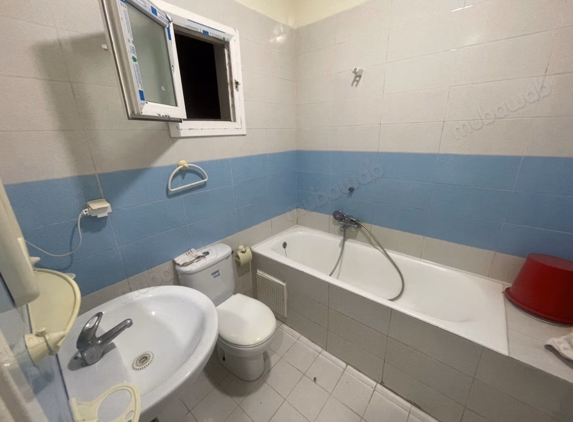 Apartment for sale in El Mourouj 6. Area of 110 m². Double glazing and armored door.
