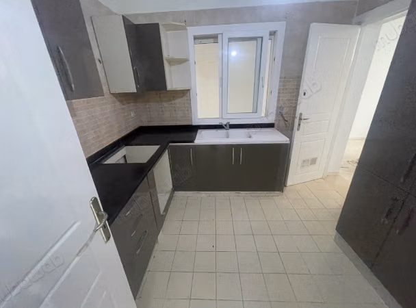 Apartment for sale in El Mourouj 6. Area of 110 m². Double glazing and armored door.