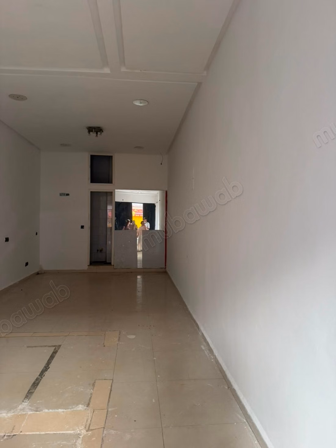 Bureaux et magasins à vendre à Lissasfa. Petite superficie de 35 m². Porte robuste