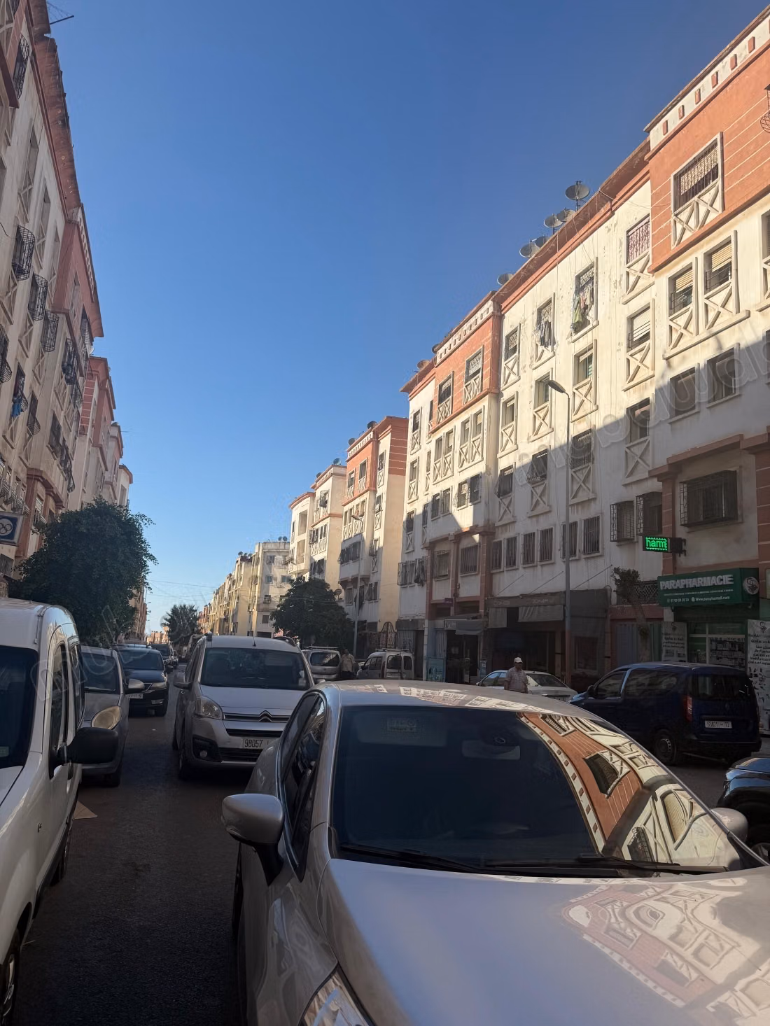 Bureaux et magasins à vendre à Lissasfa. Petite superficie de 35 m². Porte robuste