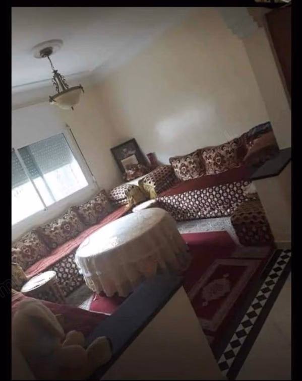 Bel appartement à vendre à Hay Al Amal.
Surface de 70 m².
Meublé