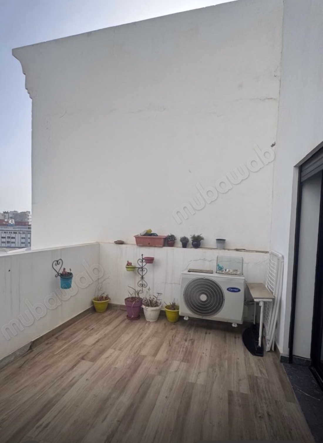Appartement à vendre à Bourgogne Ouest. 
2 chambres agréables. 
Cheminée et climatisation
