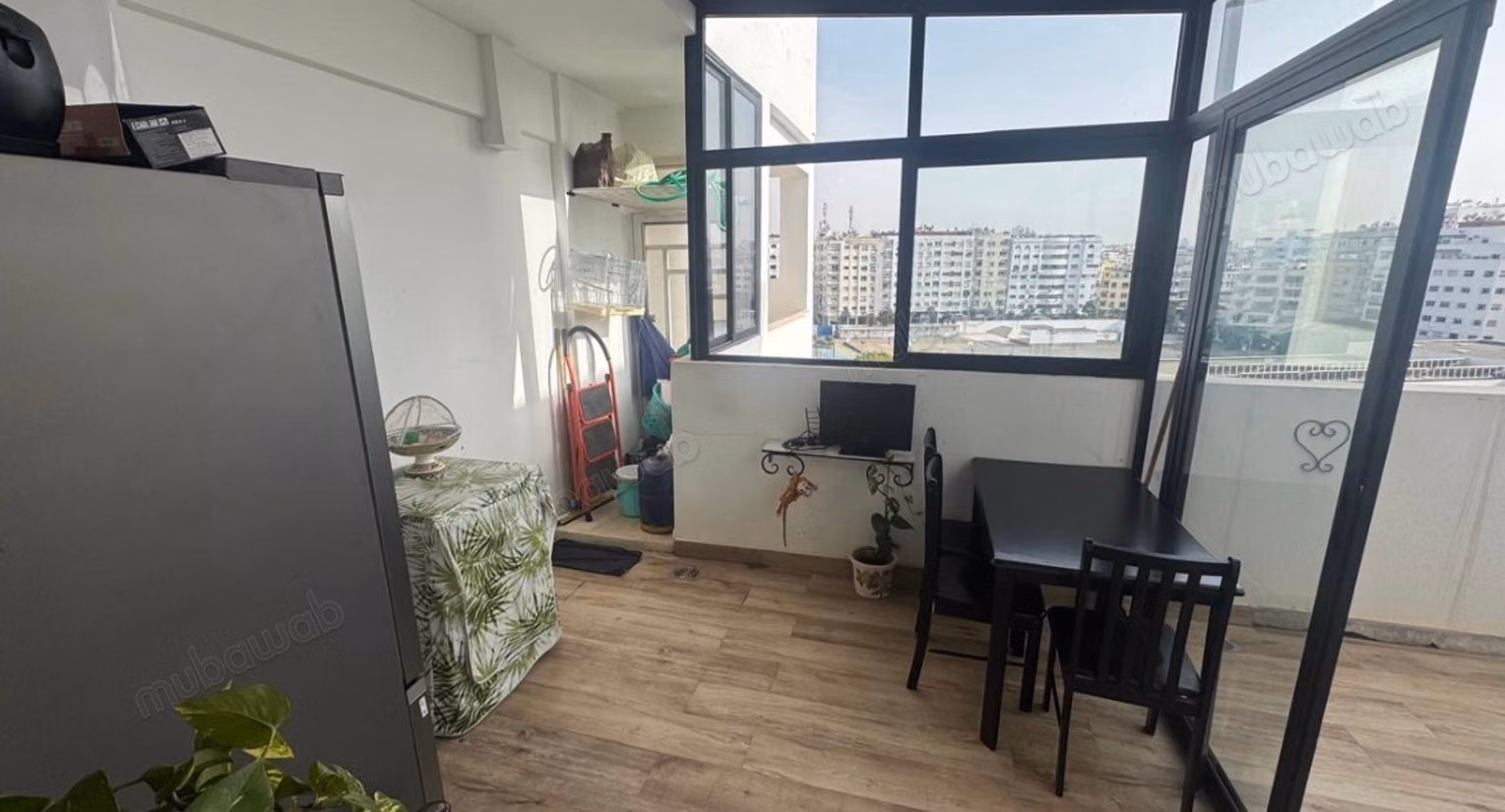 Appartement à vendre à Bourgogne Ouest. 
2 chambres agréables. 
Cheminée et climatisation