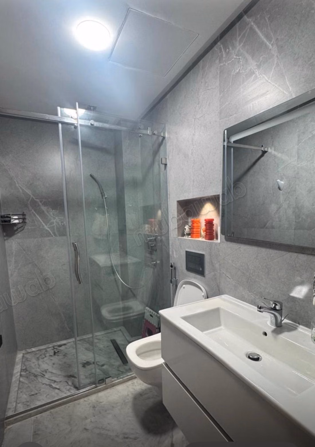 Appartement à vendre à Bourgogne Ouest. 
2 chambres agréables. 
Cheminée et climatisation