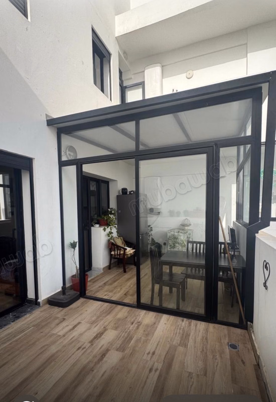 Appartement à vendre à Bourgogne Ouest. 
2 chambres agréables. 
Cheminée et climatisation
