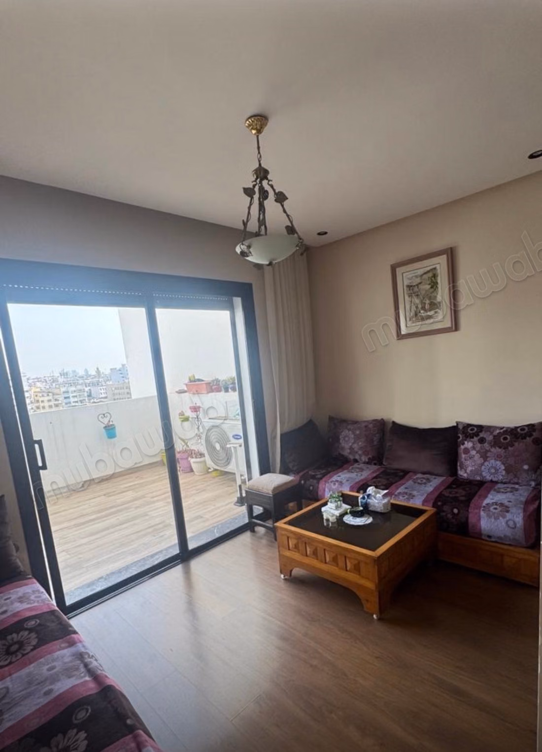 Appartement à vendre à Bourgogne Ouest. 
2 chambres agréables. 
Cheminée et climatisation