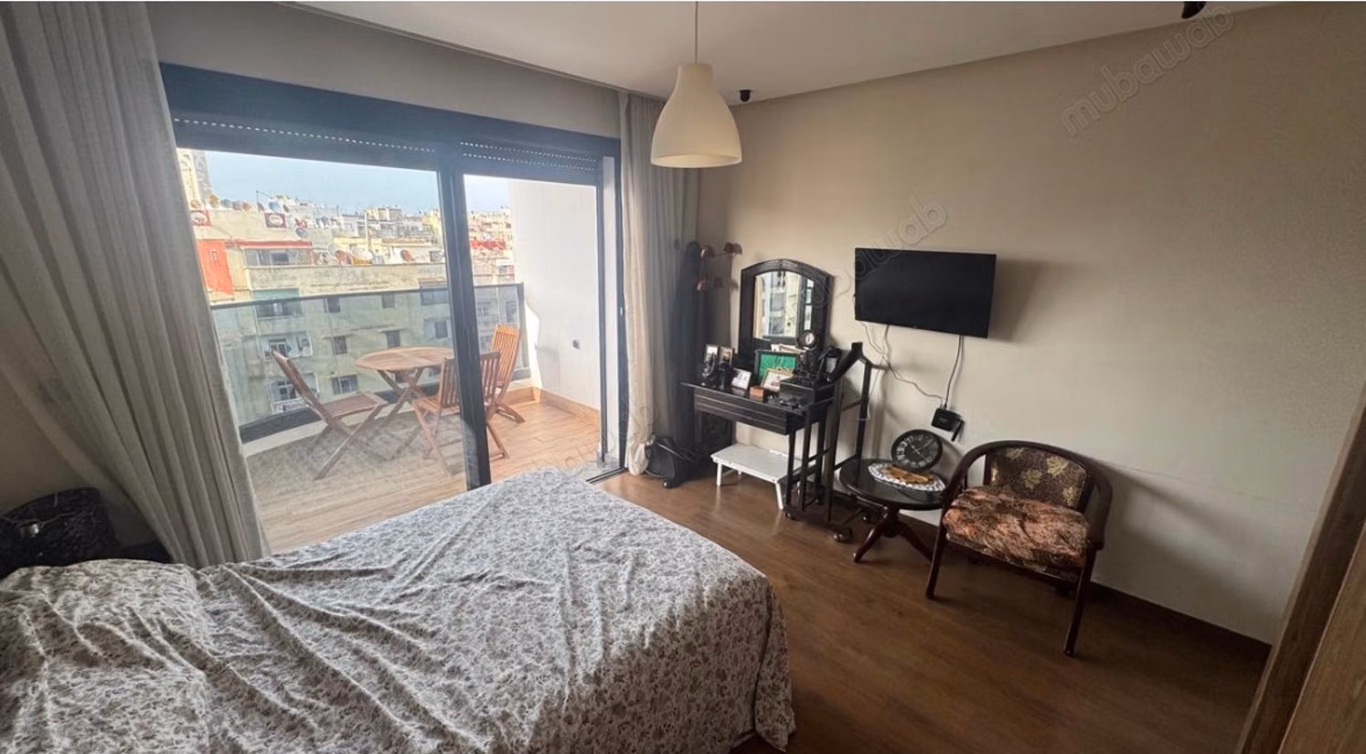 Appartement à vendre à Bourgogne Ouest. 
2 chambres agréables. 
Cheminée et climatisation