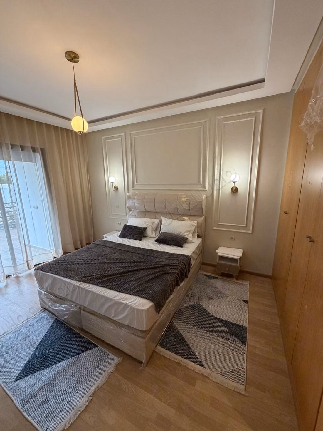 Appartement à louer à Dar Bouazza. 3 grandes pièces. Meublé