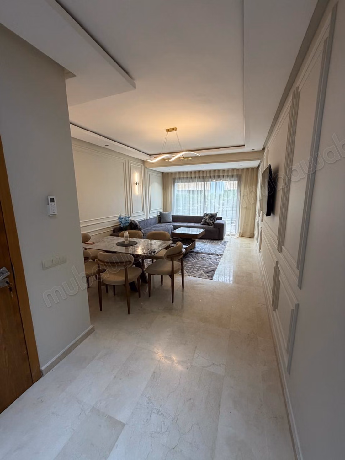 Appartement à louer à Dar Bouazza. 3 grandes pièces. Meublé