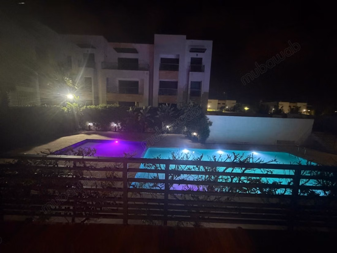 Appartement à louer à Dar Bouazza. 3 grandes pièces. Meublé