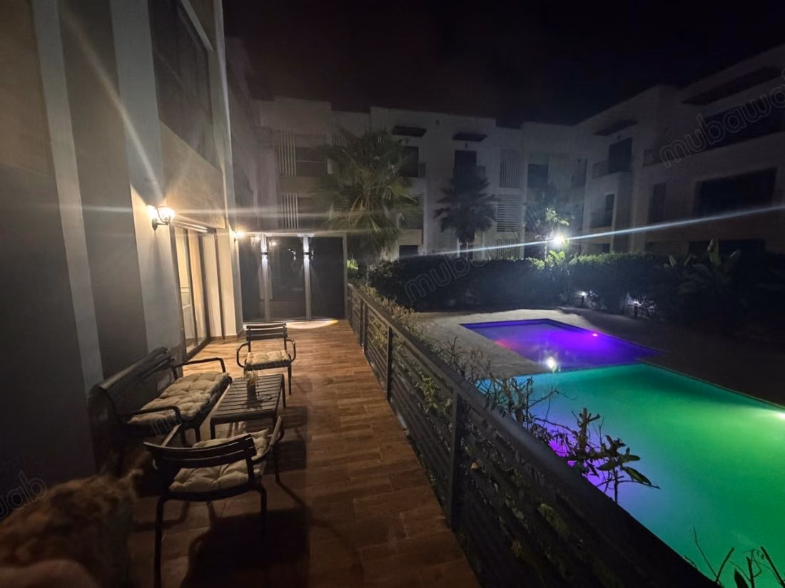Appartement à louer à Dar Bouazza. 3 grandes pièces. Meublé