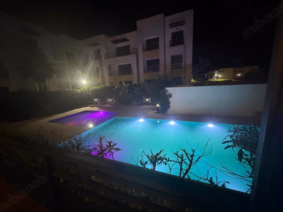 Appartement à louer à Dar Bouazza. 3 grandes pièces. Meublé