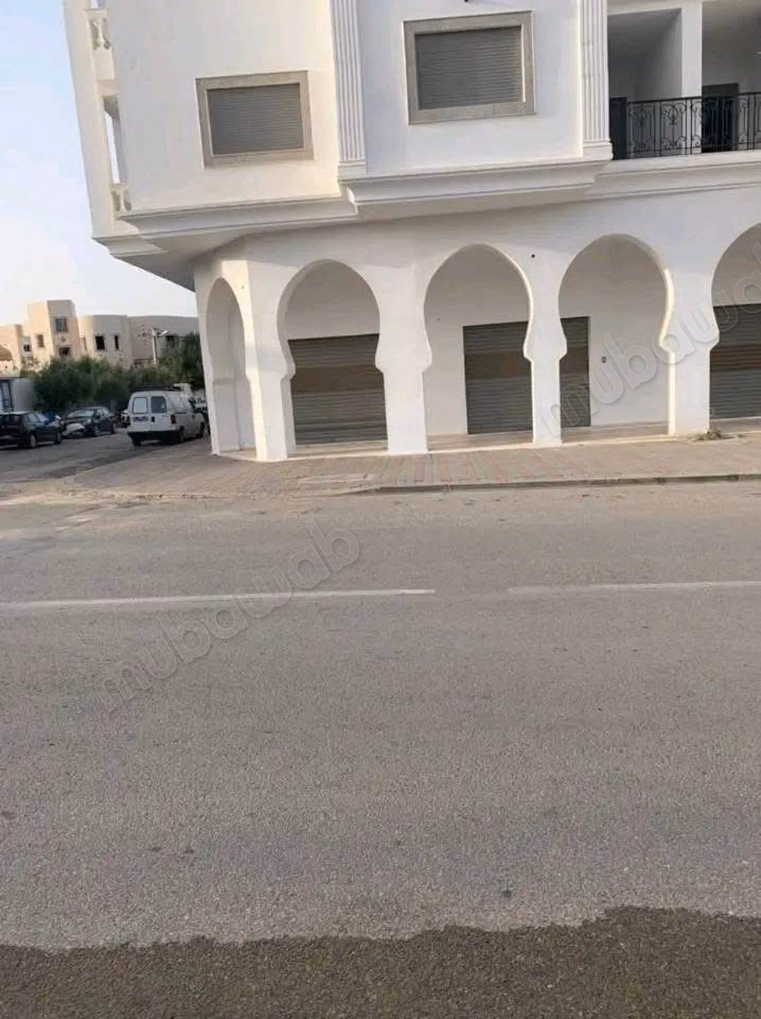 Spazio commerciale in affitto nella zona turistica. superficie di 176 m². Servizio di portineria