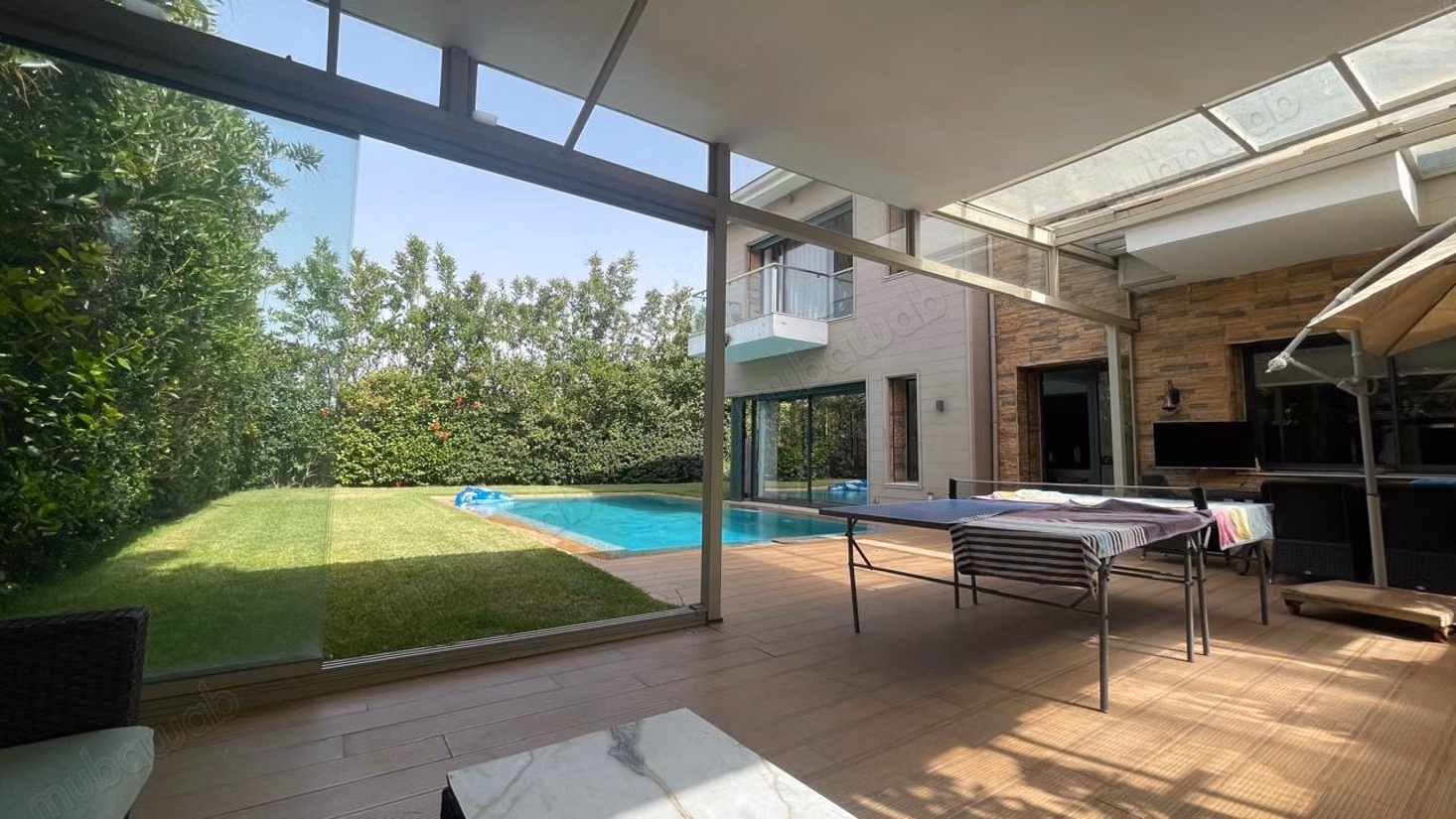 Villa de luxe à vendre à Ville Verte. 4 pièces. Piscine et air conditionné