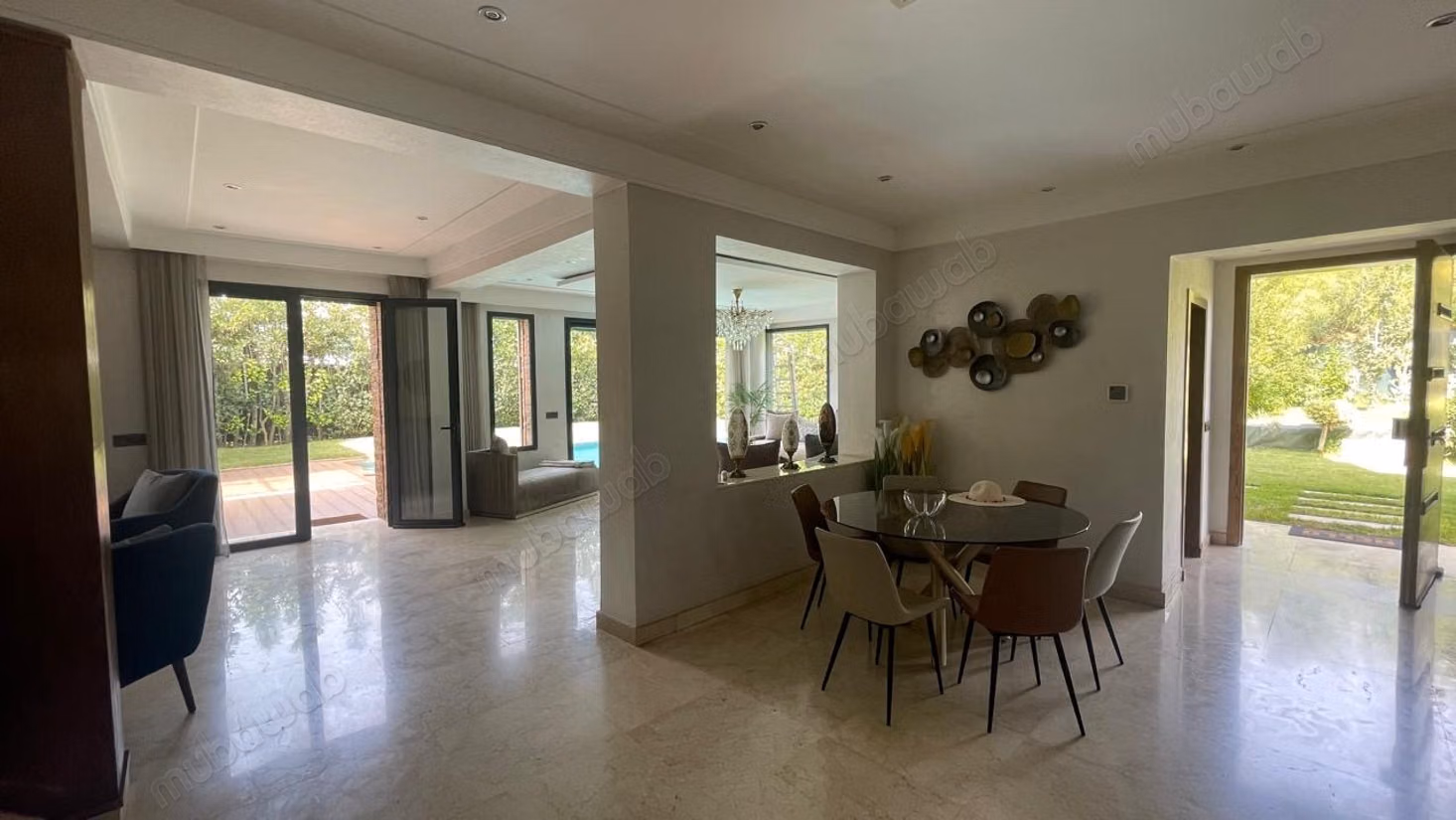 Villa de luxe à vendre à Ville Verte. 4 pièces. Piscine et air conditionné