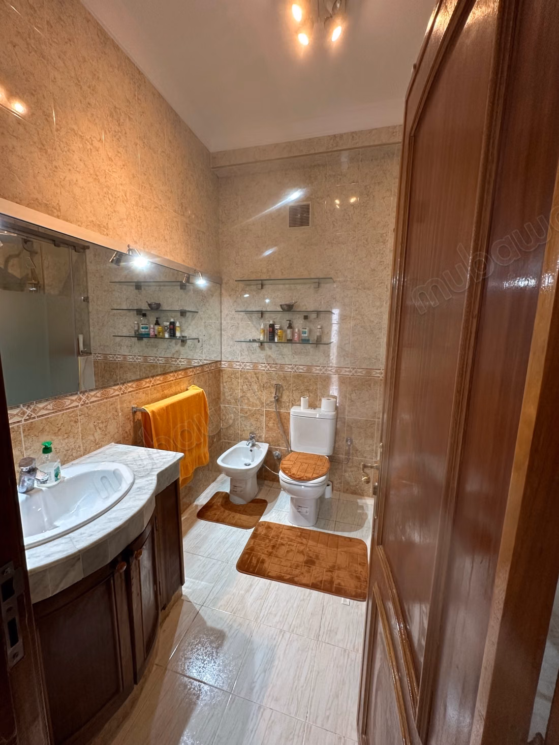 Seizoensverhuur in Tanger City Center. 2 comfortabele kamers. Terras en lift